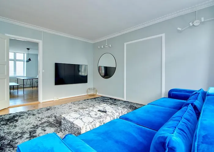 Large Modern By Meat Packing District In Apartment *