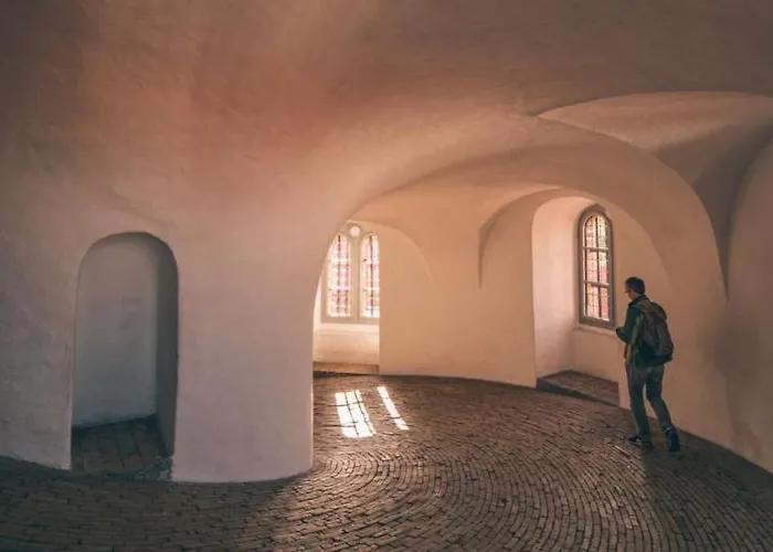 Large Modern By Meat Packing District In Apartment